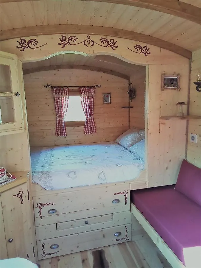 Acabatz De Dintrar Bed & Breakfast Brezons